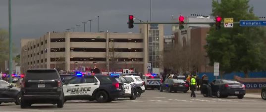 Tiroteo en Universidad Old Dominiom deja dos estudiantes heridos y al agresor muerto.